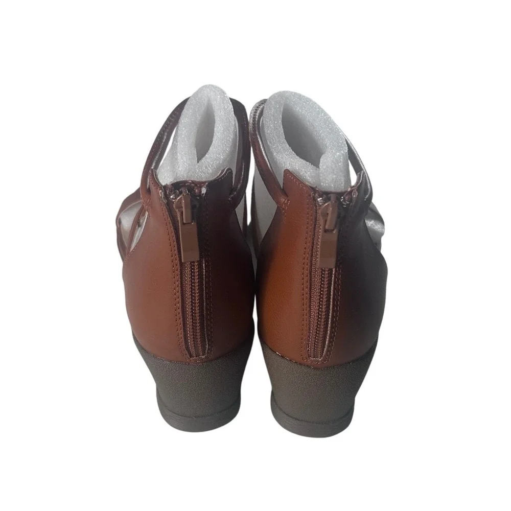 Journee Collection Trayle Tan Vegan Leather Wedge Sandals Women Size 10M Zip NEW
